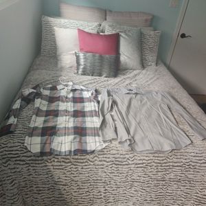 Set of 2 Banana Republic dress shirts